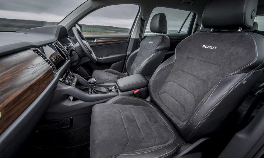 Интерьер Skoda Kodiaq Scout 2017 года  (UK) (фото 5 из 36)